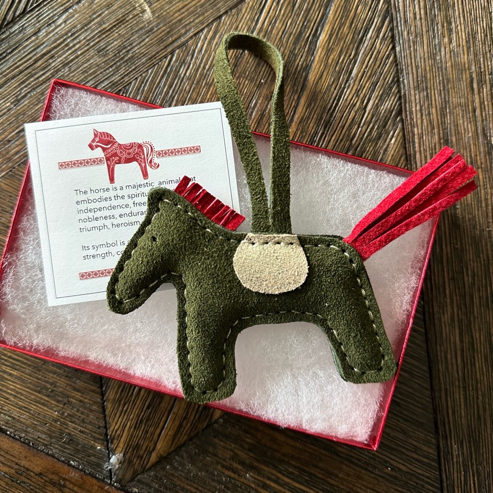 100% GENUINE LEATHER RODEO HORSE BAG
CHARM